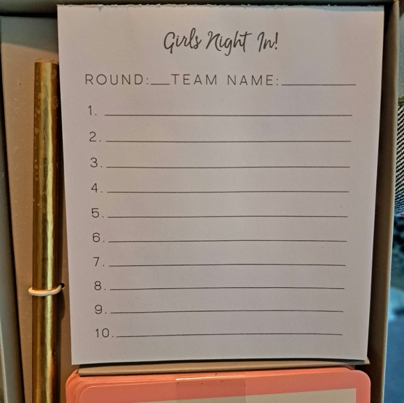 Chic Card Game - Picture 4 of 4